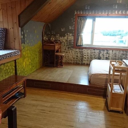 צ'ישאנג Xian Qing Yu Zhi Homestay מראה חיצוני תמונה